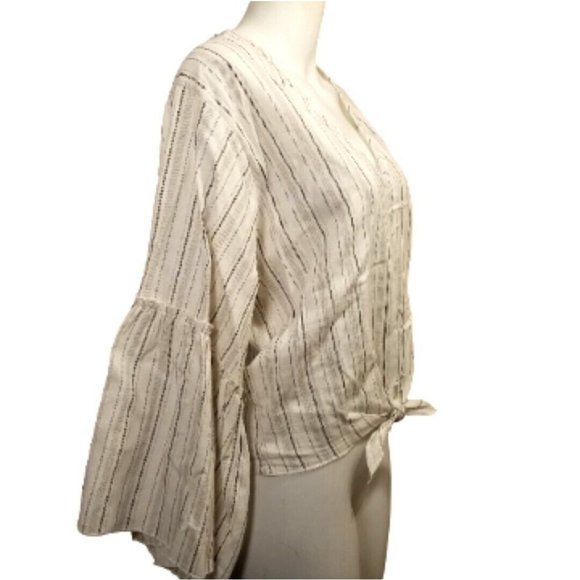 Lavender Field Womens Top Blouse Size M Striped Linen Cropped Bell Sleeve V-Neck - Picture 3 of 8